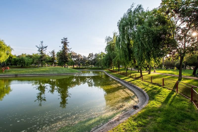 Conoce diferentes lugares que puedes visitar en Santiago.