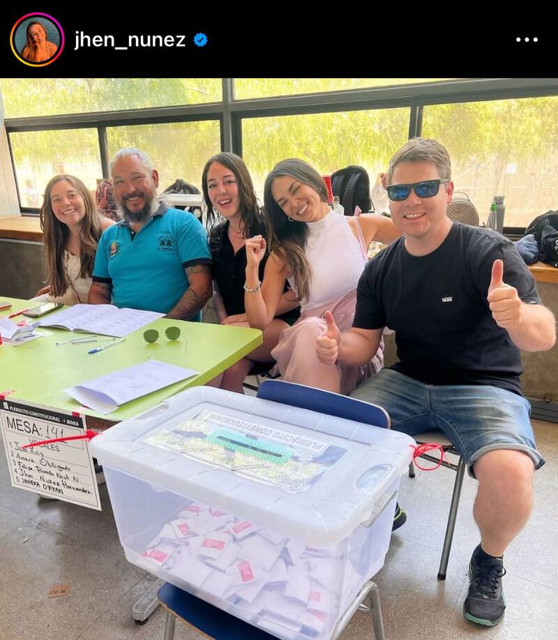 A través de redes sociales, distintas personalidades del mundo del espectáculo ejercieron su voto a sufragar y compartieron el registro.