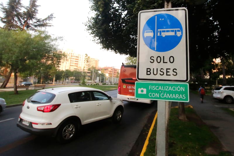 Circular por estas pistas está estrictamente prohibido para los vehículos particulares.