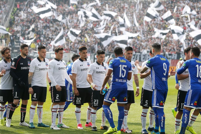 En el último tiempo se ha vuelto cada vez más frecuente que futbolistas firmen en clubes archirrivales. Foto: Agencia Aton.