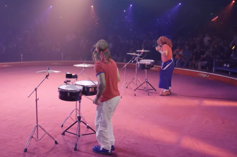 El espectáculo reúne la magia de Pastelito, Tachuela Chico, Junior, y un centenar de artistas de todas partes del mundo.