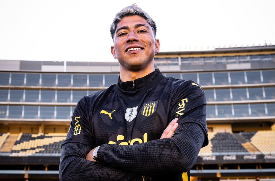 El arquero podría debutar este sábado en Peñarol, nada menos que en el clásico contra Nacional. (Foto: X Peñarol)