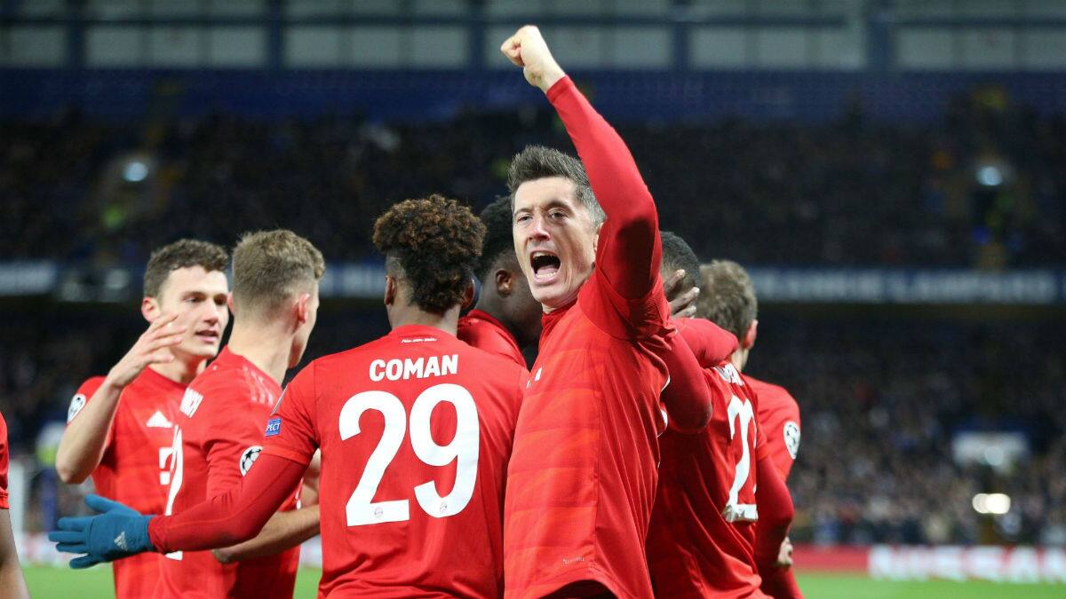 Bayern Múnich puso un pie en cuartos tras golear de visita al Chelsea