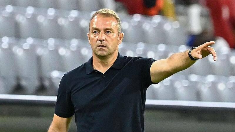 Hansi Flick tuvo un exitoso paso por el Bayern Múnich y ahora iría a España.