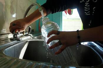 Corte de agua en Santiago: Revisa hora estimada de reposición y centros de abastecimiento comunales