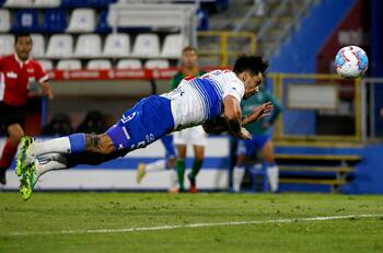 ¿Quién es Facundo Peralta, el PF que tiene "volando" a los jugadores de la UC?