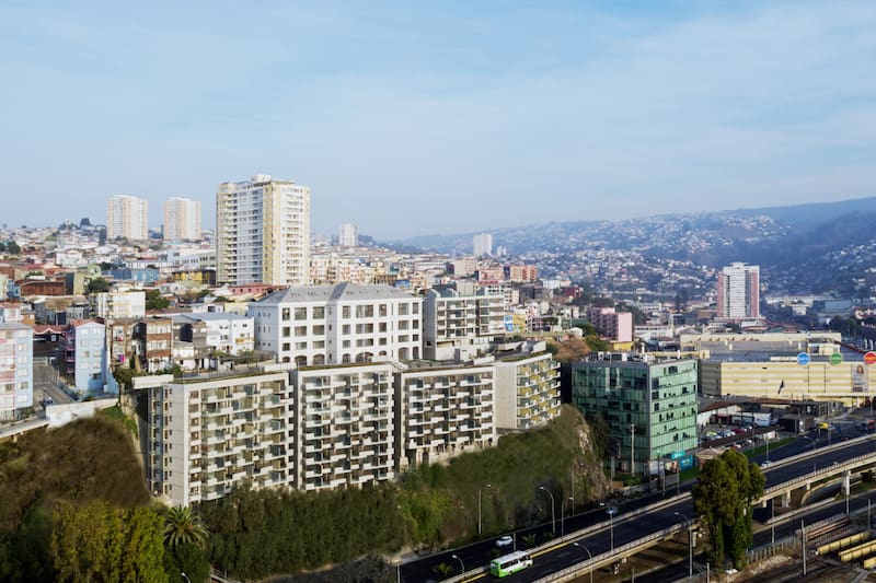Los vecinos de la comunidad del edificio acusan serias fallas estructurales y en las terminaciones de la construcción.