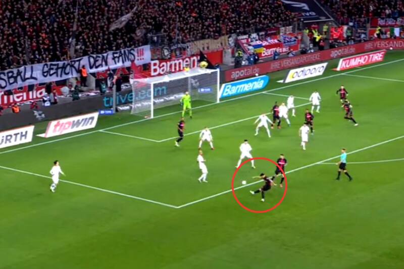 marcó un golazo para Bayer Leverkusen.