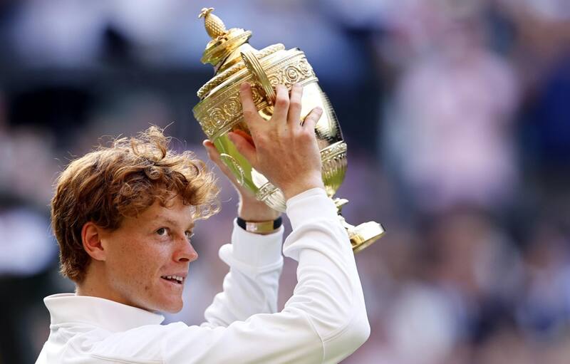 El italiano levantó el trofeo de Wimbledon. Foto: EFE.