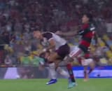 VIDEO | A la altura de la cintura: la feroz patada de Erick Pulgar al Tucu Sepúlveda en la Recopa Sudamericana