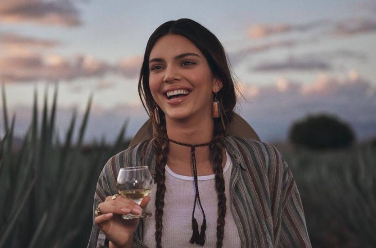 El tequila "818" de Kendall Jenner es acusado por marca rival por ‘copiar’ el nombre y el logotipo