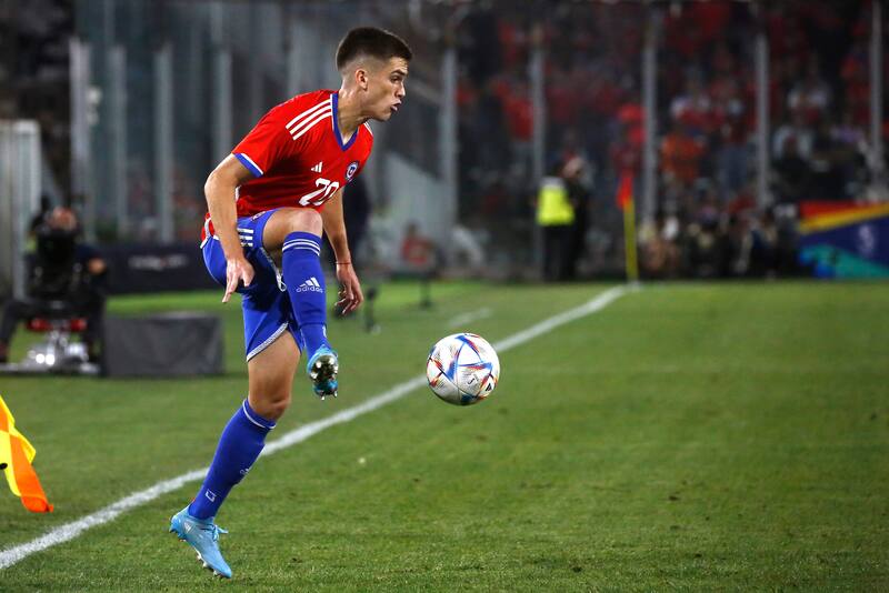 Guillermo Soto defendiendo a La Roja. Foto: Agencia Aton.