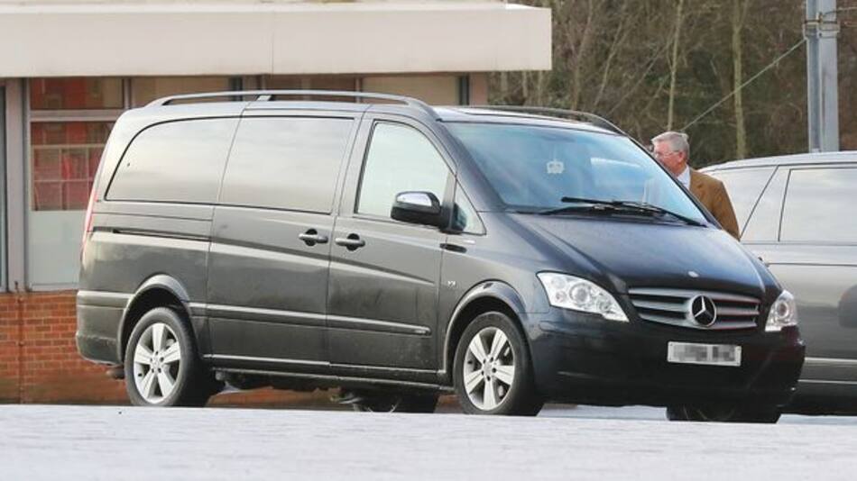 Alex Ferguson recibe a Alexis