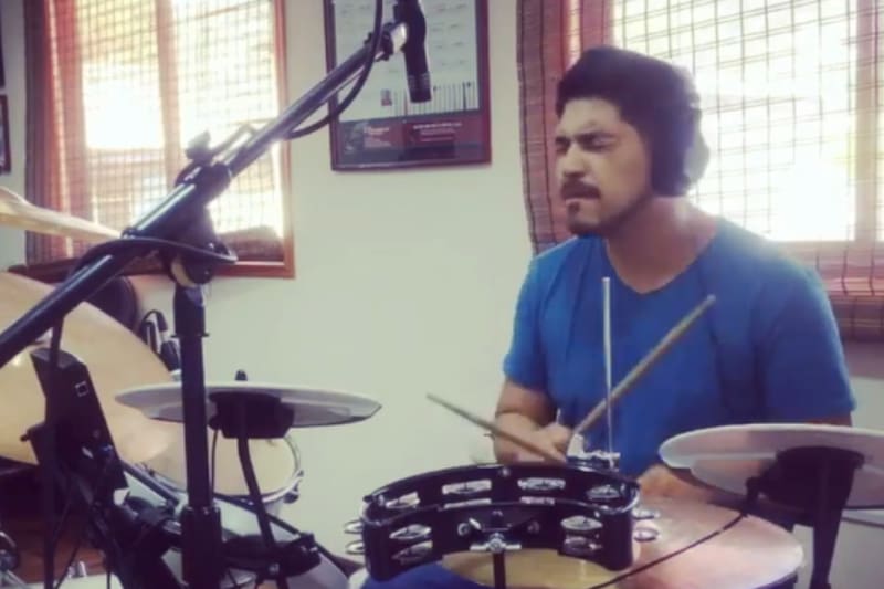 Jean Paul Barrientos tocando la batería/ Instagram