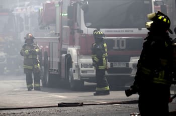 VIDEO | Gran incendio afecta fábrica en Maipú: Humo se ve desde distintos puntos de Santiago