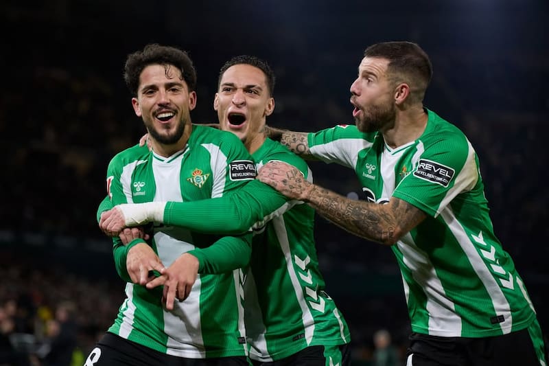 Real Betis derrotó 2-1 a Feyenoord. Foto: Real Betis en Instagram.