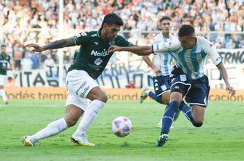 Delantero que pasó sin pena ni gloria por Colo Colo desafía en Argentina al River Plate de Pablo Solari