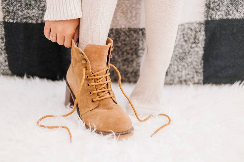 Aprende cuál es el secreto para limpiar tus zapatos en casa sin dañarlos a permanencia. Créditos: Freepik.