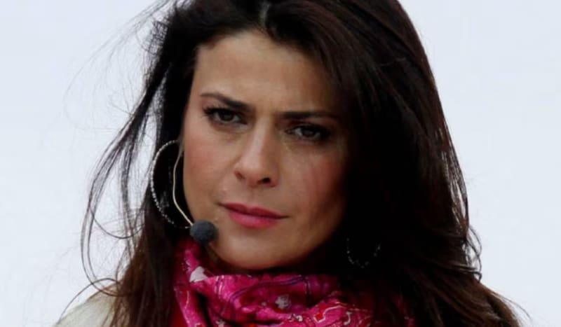 nuevamente está en problemas financieros.