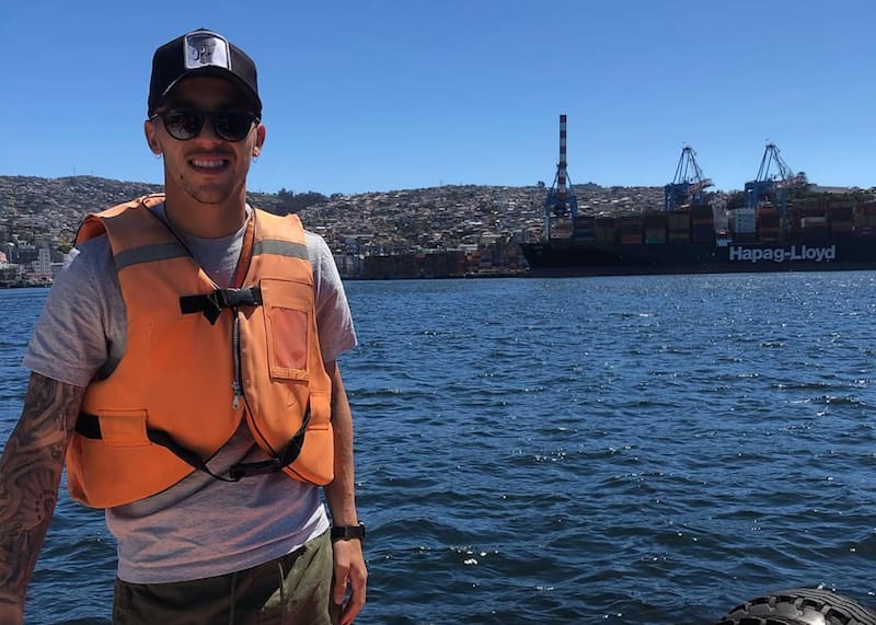 El volante uruguayo de Santiago Wanderers de paseo por la bahía de Valparaíso. Foto: instagram @joaquin.pereyra