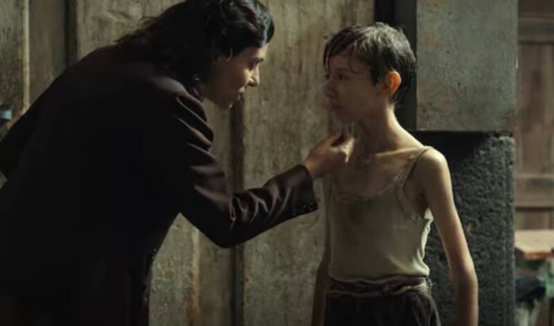 "El tren de los niños" es la película furor en Netflix.