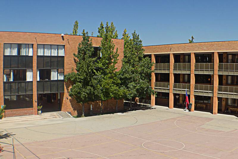 La denuncia presentada por la familia de una adolescente de 14 años, indicaba que ella había sido víctima de abuso sexual por parte de un profesor del Colegio Cumbres.