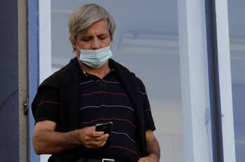 Harold Mayne-Nicholls tuvo una distante despedida con el plantel de Colo Colo