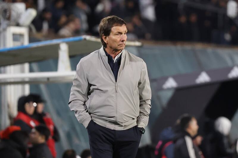 , entrenador del colista Deportes Iquique. Agencia Aton