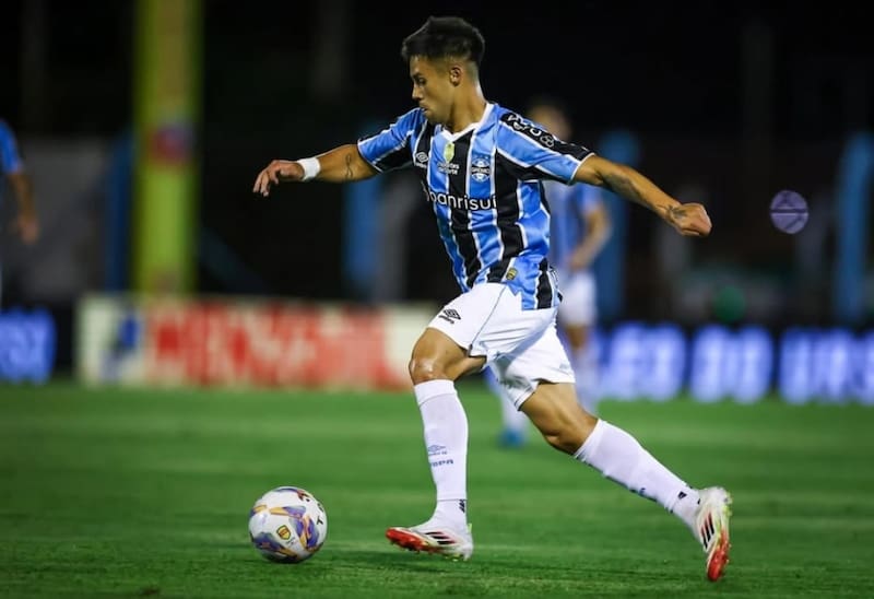 , delantero chileno de Gremio. Foto: @Alexander_a9.