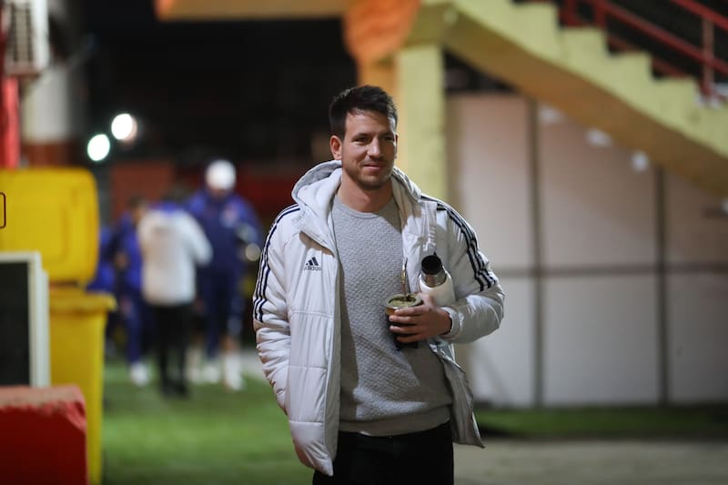 Manuel Mayo en el estadio Santa Laura.