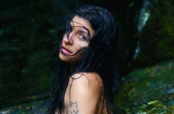 ¿Cuánto cuesta el lujoso Audi eléctrico que maneja la pequeña hija de Cazzu?