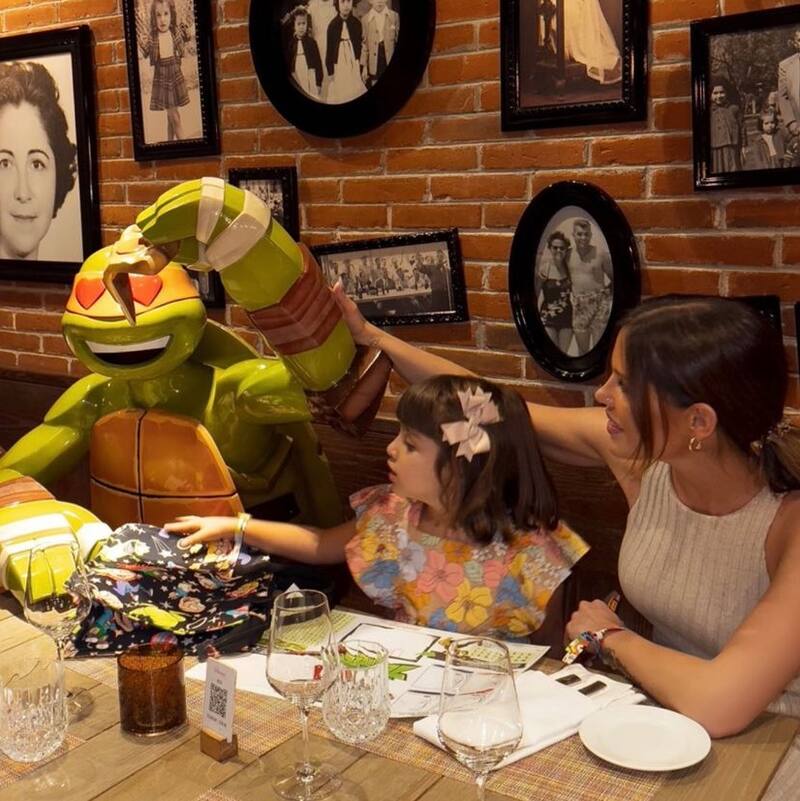 La influencer se encuentra en Cancún por un especial regalo de cumpleaños para su hija.