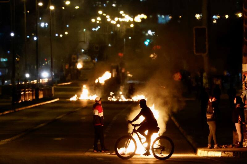 La mujer de 25 años resultó con una lesión ocular debido aun impacto de bala.