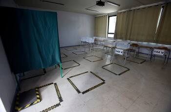 Elecciones 2021: A viva voz o con megáfonos solicitan vocales voluntarios para mesas no constituidas