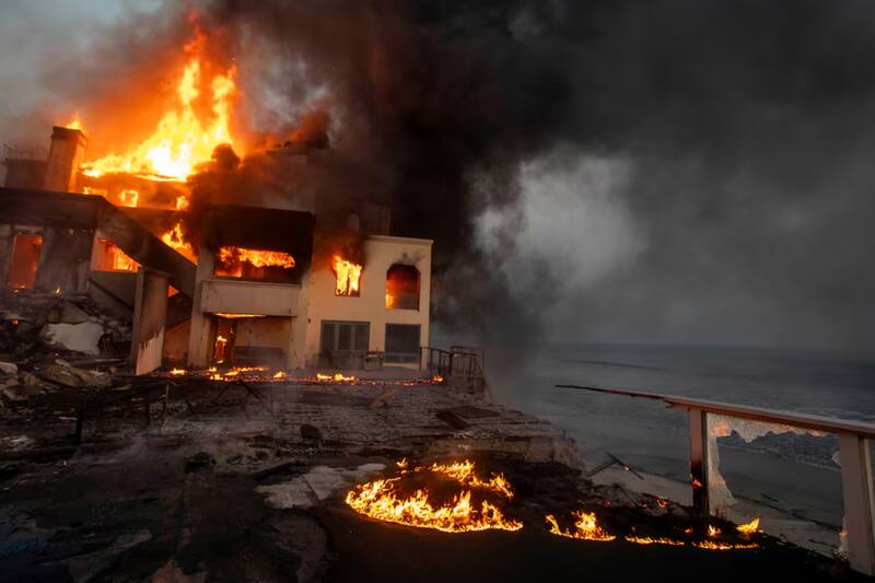 retrasan estrenos de series y premiaciones.