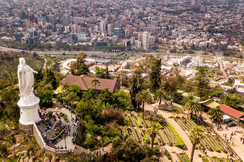 En la cima de este pulmón verde se encuentra el Santuario de la Inmaculada Concepción. Foto: Chile Es Tuyo.