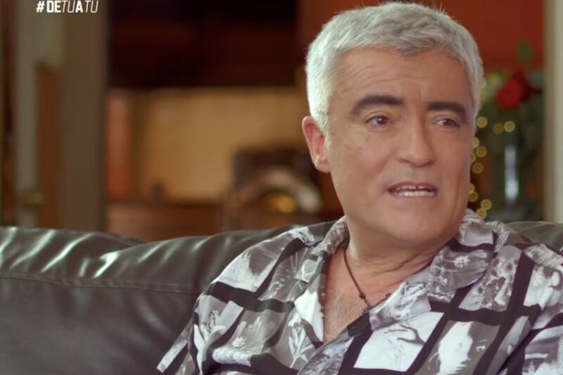 La casa de Mauricio Flores está repleta de recuerdos familiares y profesionales.