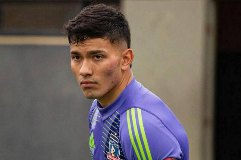 El portero de Colo Colo saldría a préstamo la próxima temporada. Foto: Captura Instagram Eduardo Villanueva.