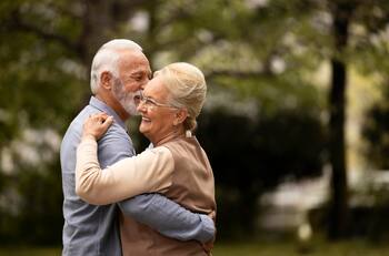Médicos entregan consejos para cuidar la salud en la tercera edad: “Hoy sabemos que el gran desafío no es envejecer, sino hacerlo de manera saludable”