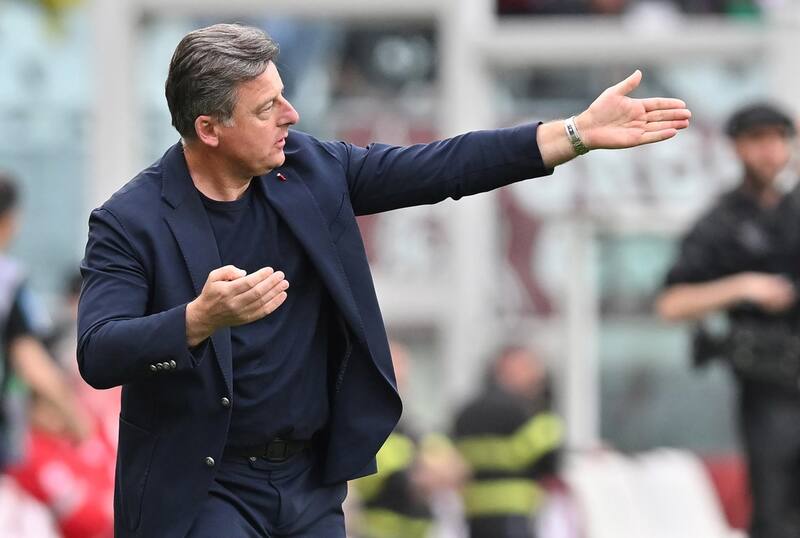 El técnico del Udinese tendrá que salir con un esquema más ofensivo el próximo lunes ante Bologna, tras acumular cinco derrotas consecutivas. (Foto: EFE)