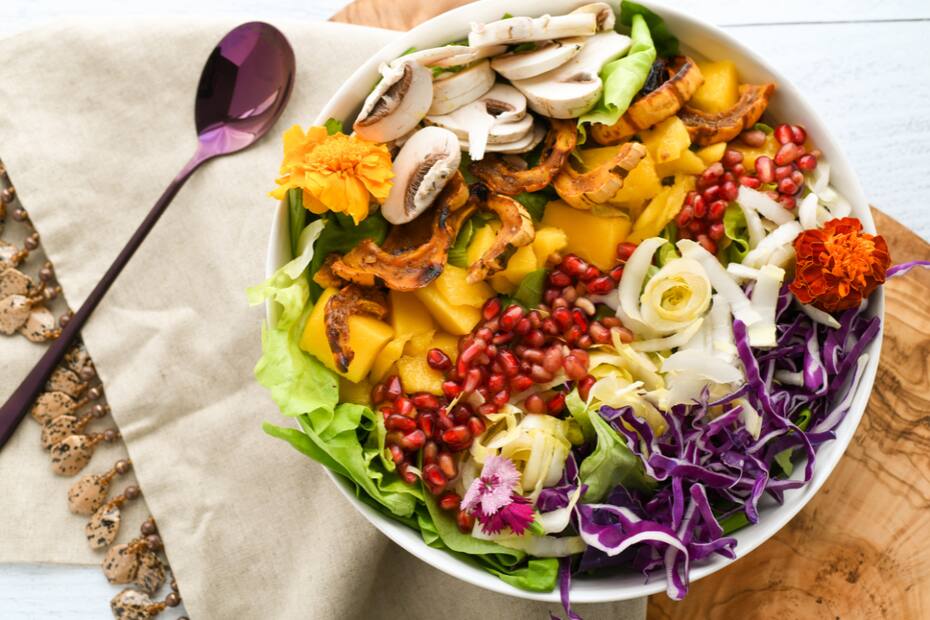Las frutas y verduras son una excelente opción para combatir el calor a través del alimento.