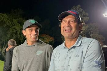 Ex goleador de la UC se gana un Porsche en torneo de golf por hacer “un hoyo en uno”