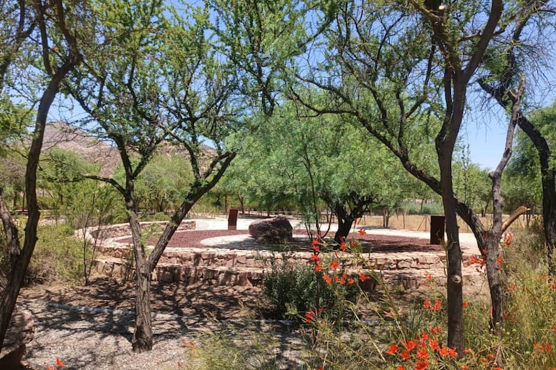 El recinto está emplazado en la comuna de Colina, donde puede visitarse todos los días del año.