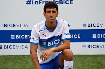 El detalle en la camiseta de la UC 2026 que quedó en evidencia en la presentación de Justo Giani