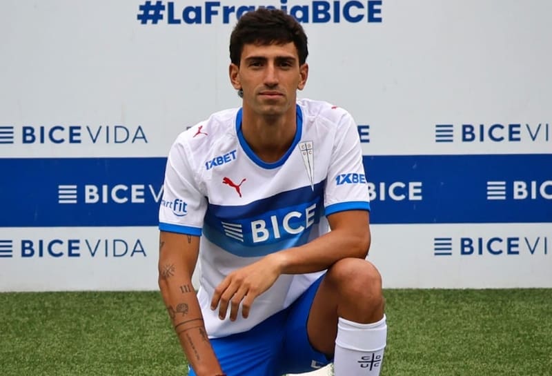 . El volante fue presentado en Universidad Católica. Foto: Comunicaciones Cruzados.