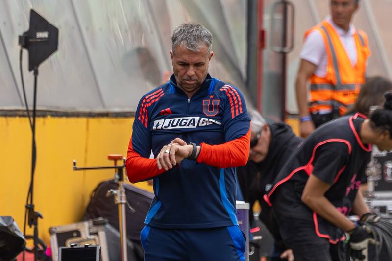 “Gustavo Álvarez es le mejor técnico que hay en Chile y lo ha demostrado ganando clásicos y títulos”. Foto: Felipe Escobedo - En Cancha.