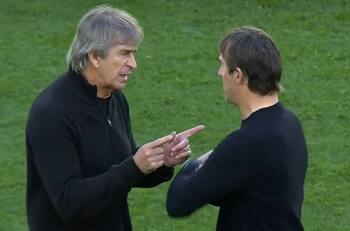 VIDEO | Manuel Pellegrini y Julen Lopetegui tuvieron acalorada discusión y fueron separados tras victoria del Betis