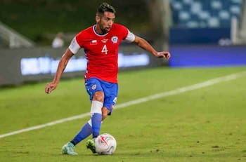 Mauricio Isla palpita el duelo entre Uruguay y La Roja: "Sabemos que nos tienen respeto"
