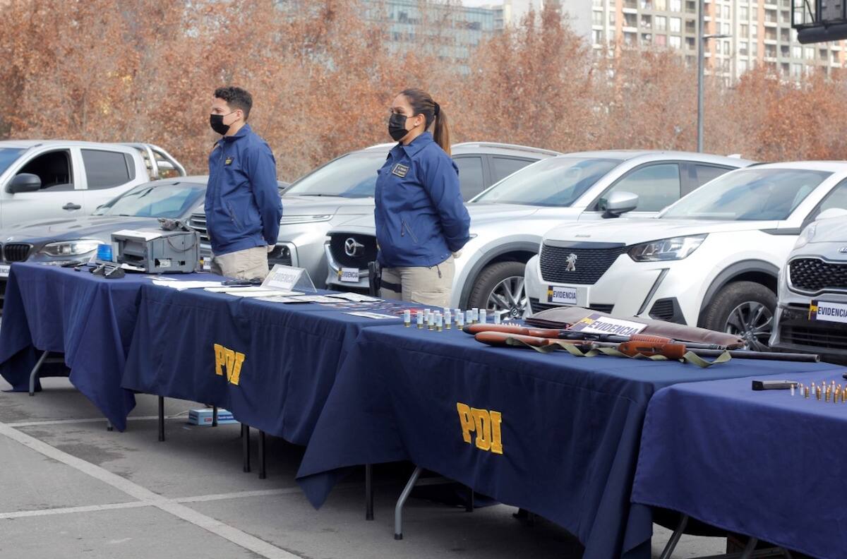 Detienen a hermana de Esteban Paredes: participaba en banda dedicada a la clonación y robo de autos