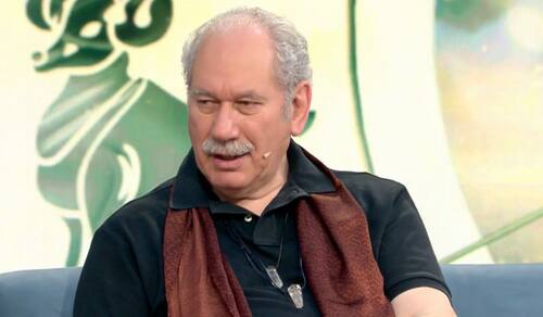 es un reconocido astrólogo chileno.